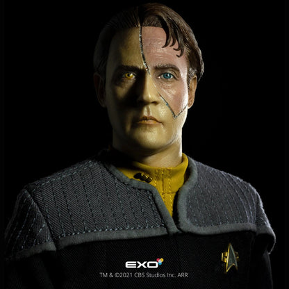 Data : First Contact