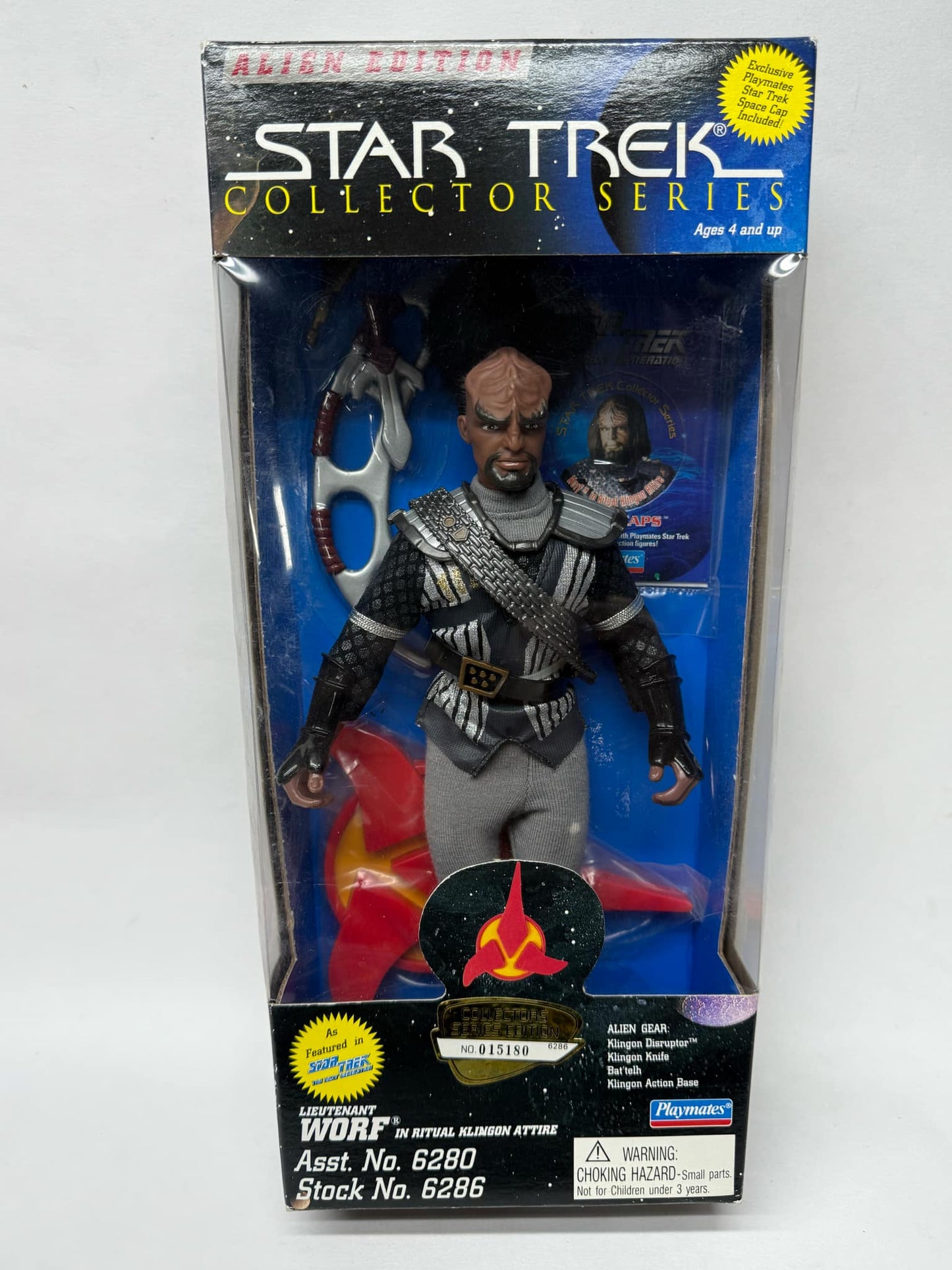 El teniente Worf con atuendo ritual klingon