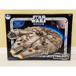 Millennium Falcon (Opened)